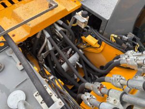R926 (16)