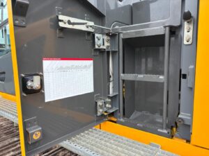R926 (19)